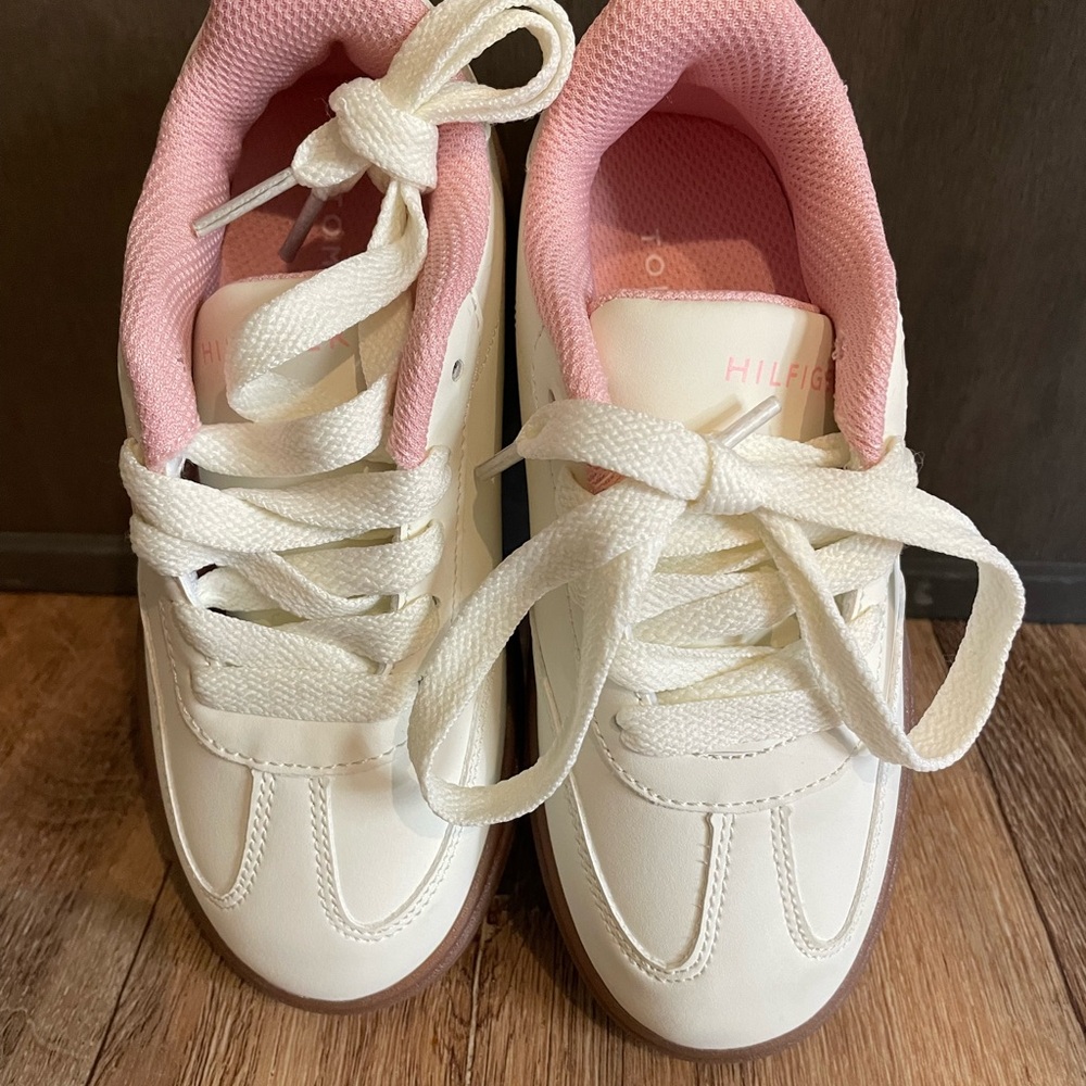 Tommy Hilfiger Kids' Cream & Pink Lace-Up Sneakers - Picture 2 of 4